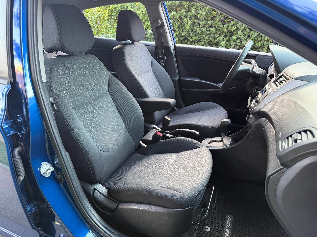 Used 2017 Hyundai Accent SE FWD image 25