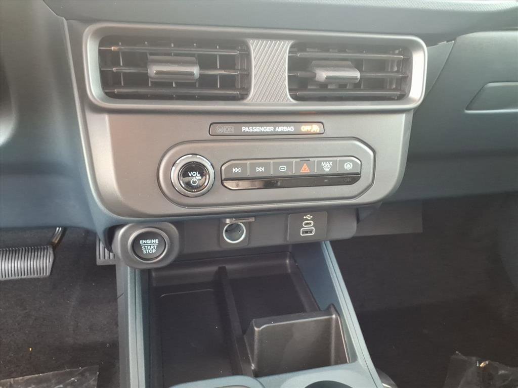 New 2025 Ford Maverick XLT w/ XLT Luxury Package image 9