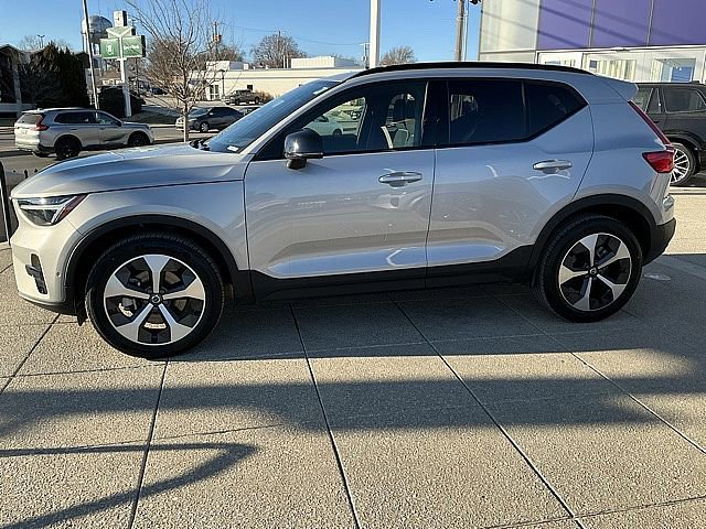 Certified 2025 Volvo XC40 B5 Plus image 11
