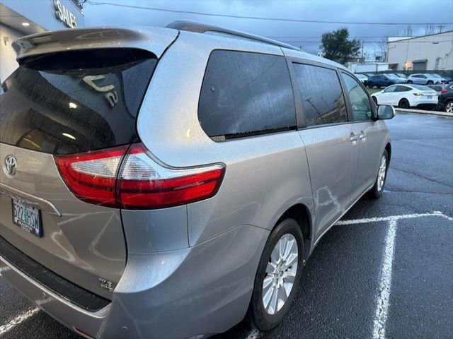 Used 2015 Toyota Sienna XLE w/ XLE Navigation Package image 10