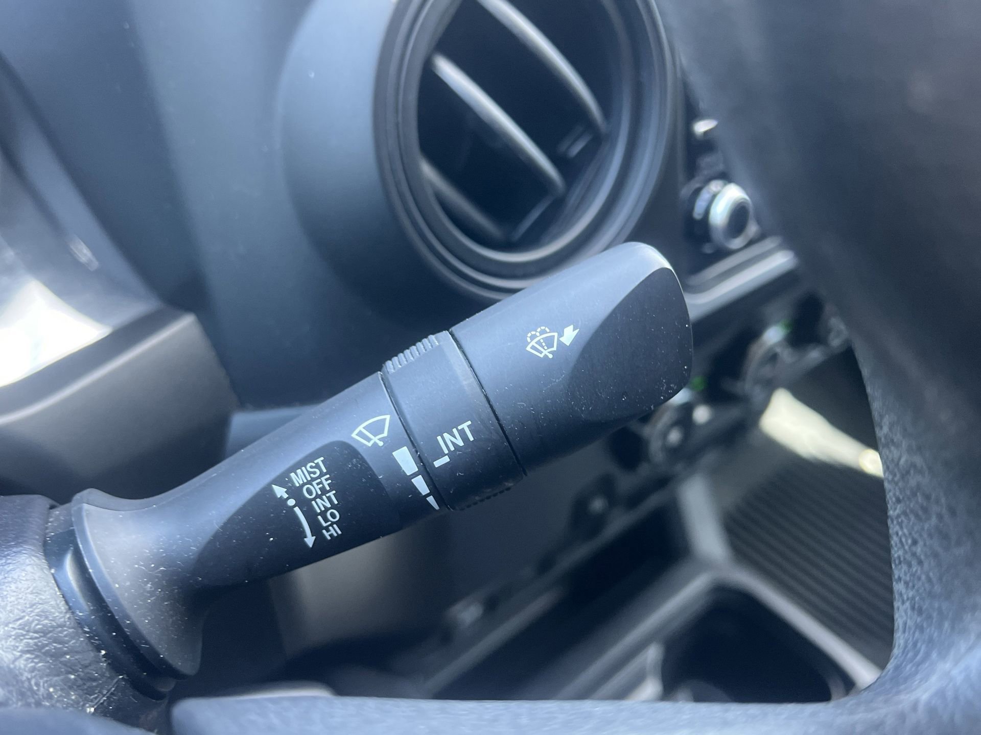 Used 2021 Toyota Tacoma SR w/ SR Convenience Package image 9