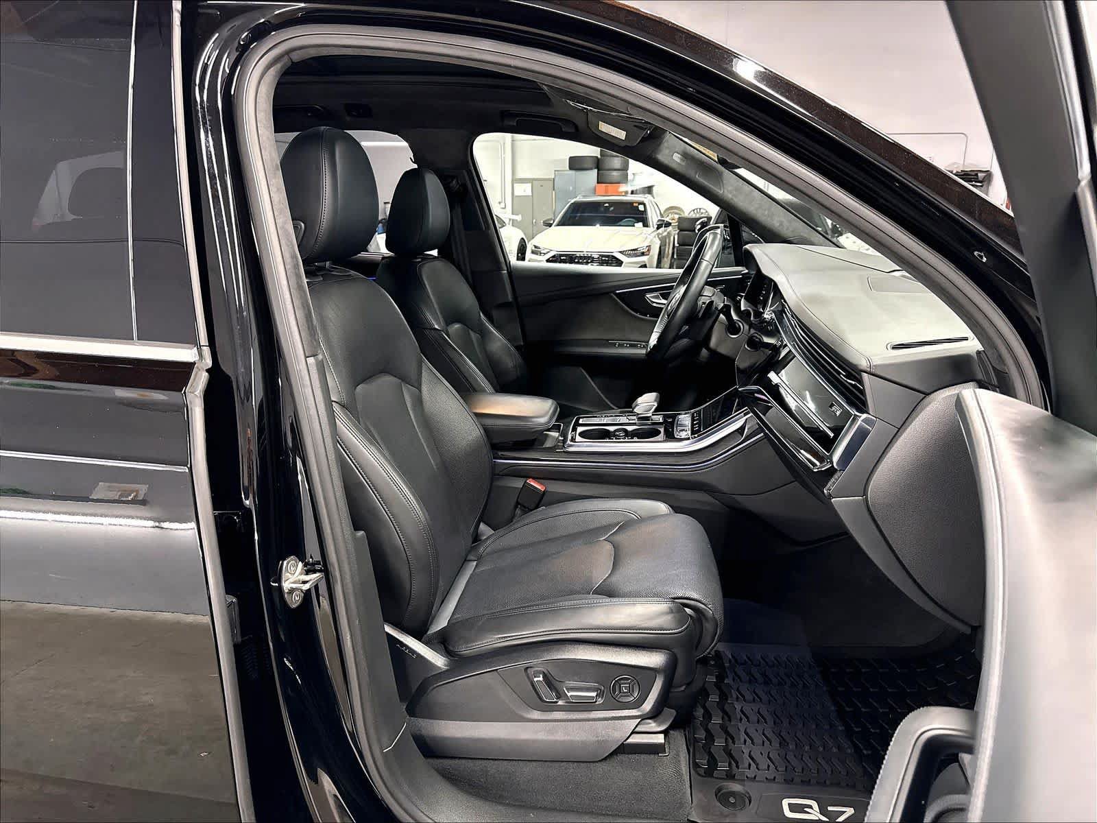 Used 2020 Audi Q7 3.0T Prestige w/ Prestige Package AWD/4WD image 11