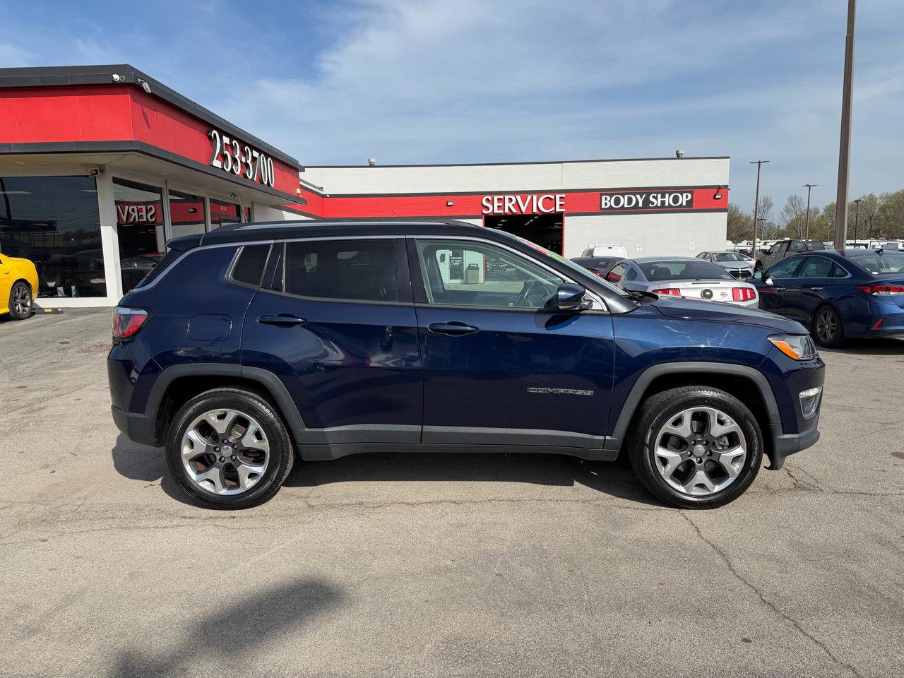 Used 2017 Jeep Compass Limited AWD/4WD image 2