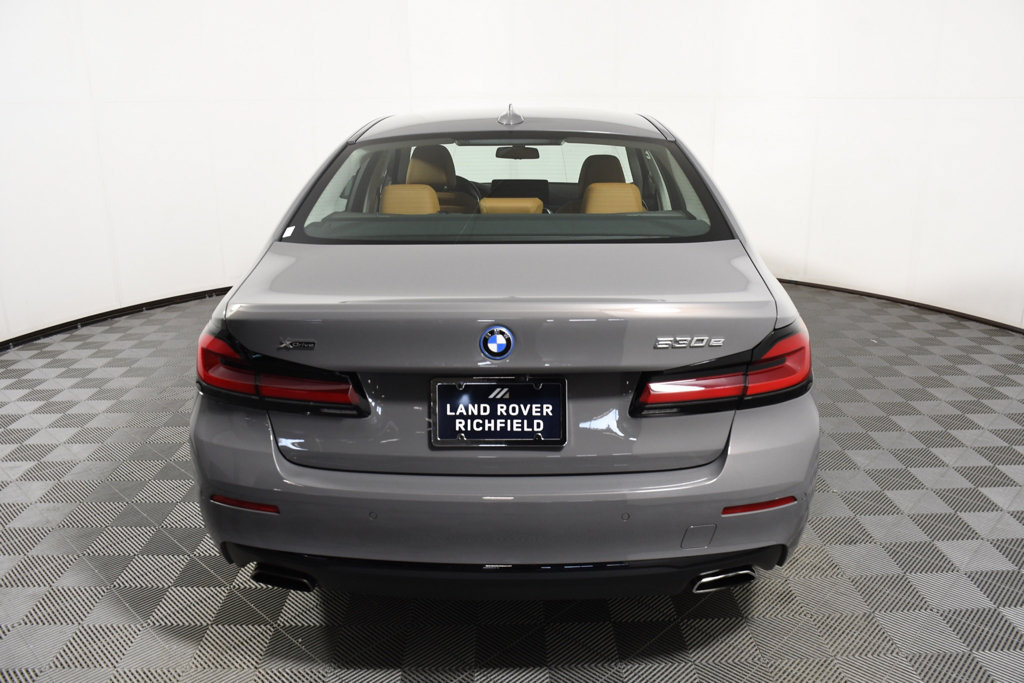 Used 2022 BMW 530e xDrive w/ Premium Package AWD/4WD image 5