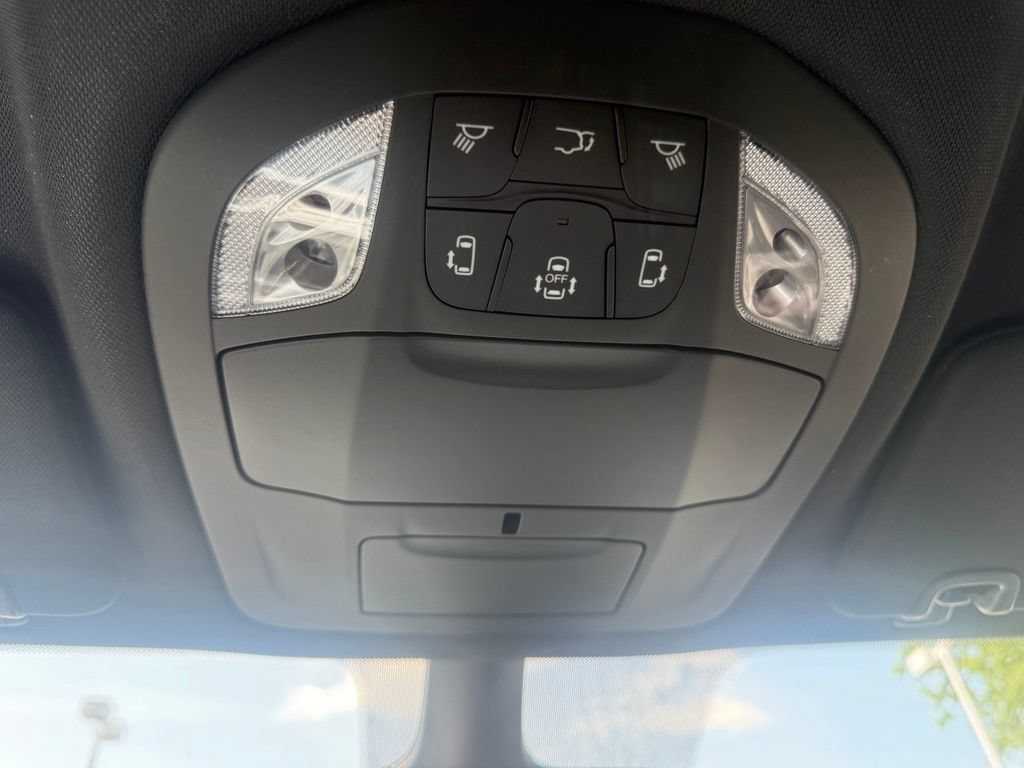 New 2027 Chrysler Pacifica Select FWD image 31