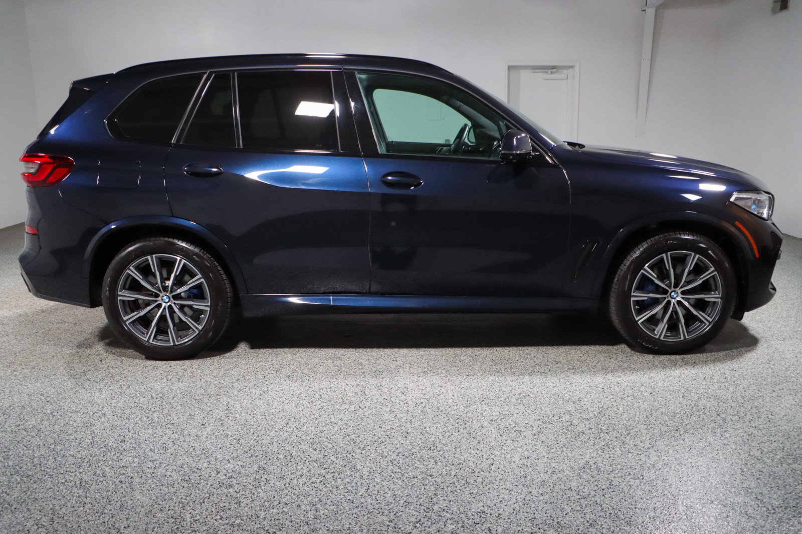 Used 2023 BMW X5 xDrive40i w/ Executive Package AWD/4WD image 6