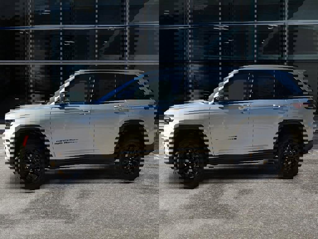 New 2025 Jeep Grand Cherokee Altitude image 4