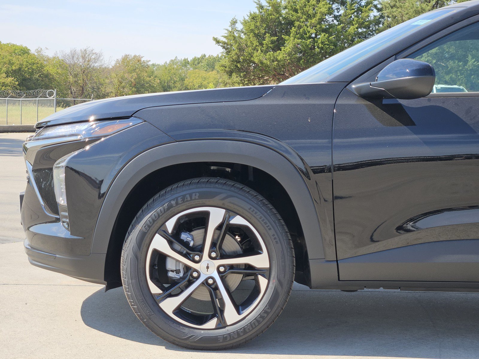 New 2026 Chevrolet Trax RS w/ Sunroof Package FWD image 6