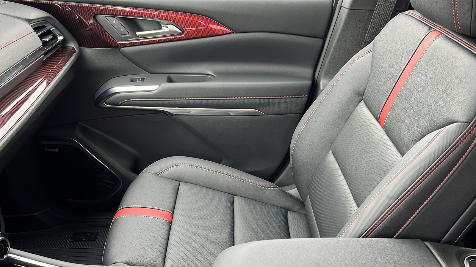 New 2026 Chevrolet Traverse RS w/ LPO, Floor Liner Package image 24