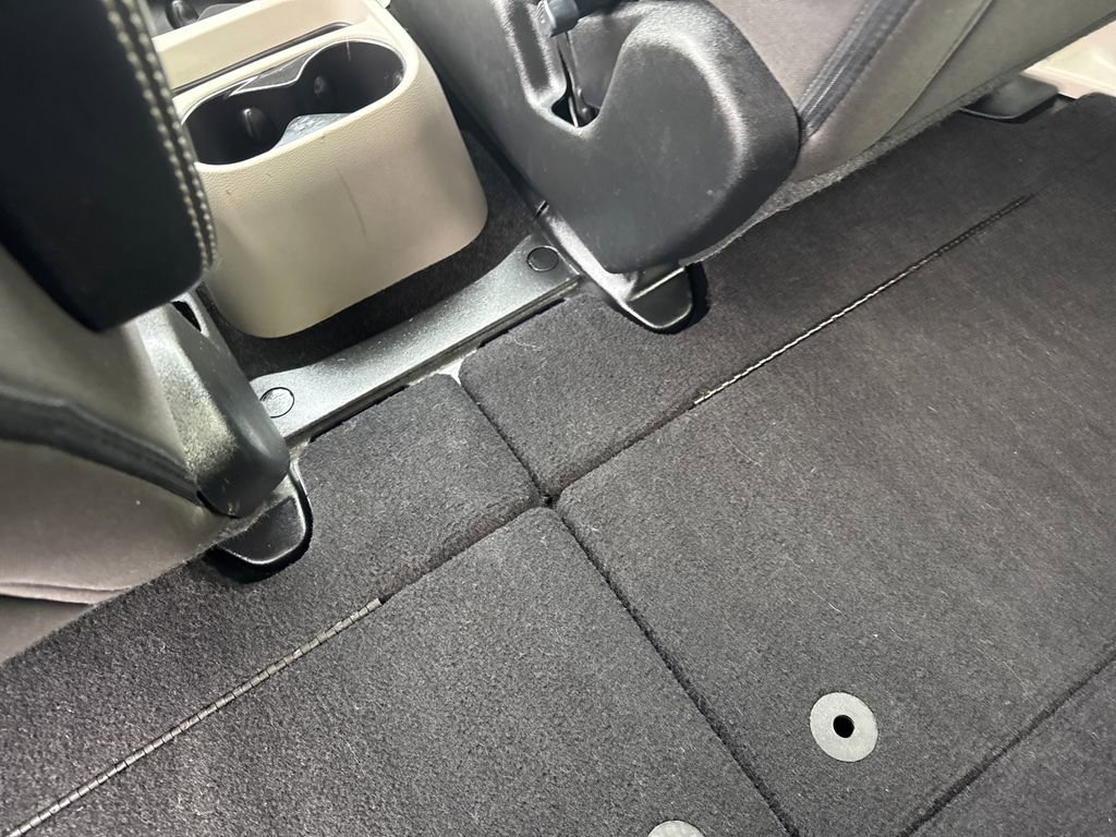 Used 2022 Chrysler Voyager LX FWD image 21