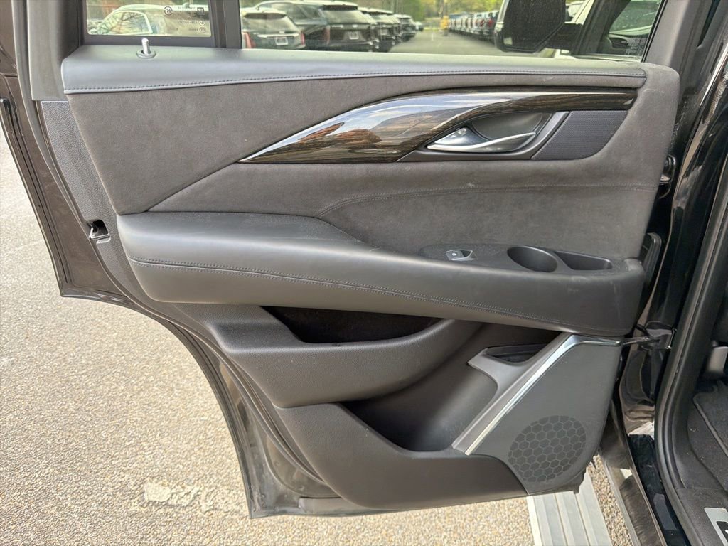 Used 2016 Cadillac Escalade Platinum image 18