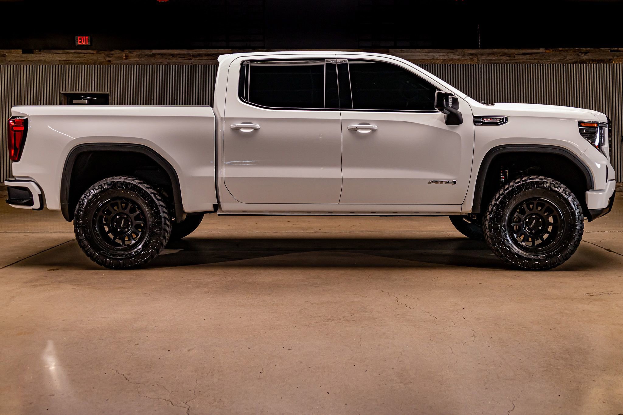 Used 2025 GMC Sierra 1500 AT4 w/ Technology Package image 11