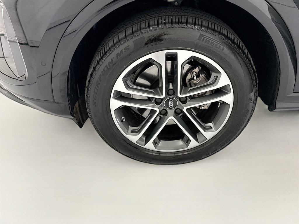 Used 2025 Audi Q5 Premium AWD/4WD image 29