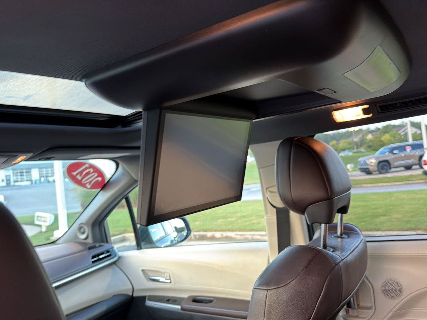 Used 2021 Toyota Sienna Platinum AWD/4WD image 12