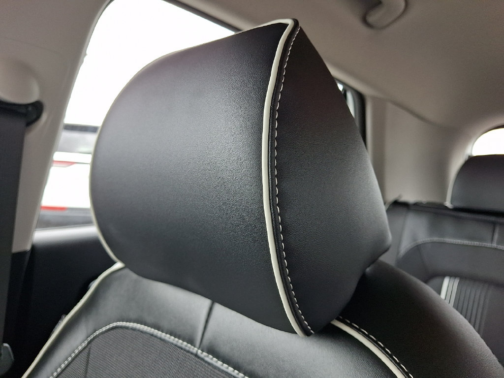 Used 2026 Hyundai Venue SEL FWD image 18