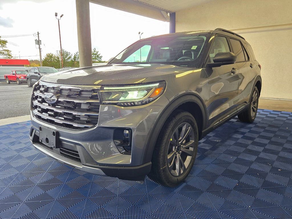 New 2026 Ford Explorer Active w/ Active Comfort Package image 3