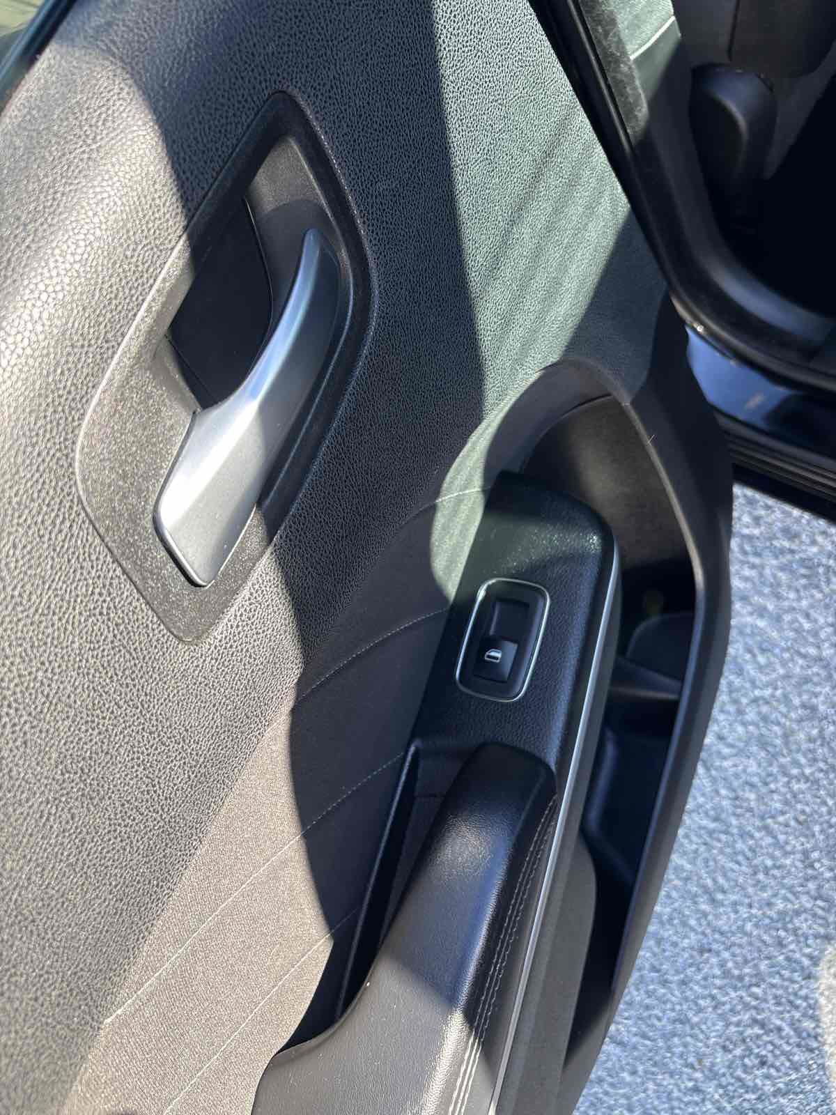 Used 2019 Dodge Charger SXT image 10