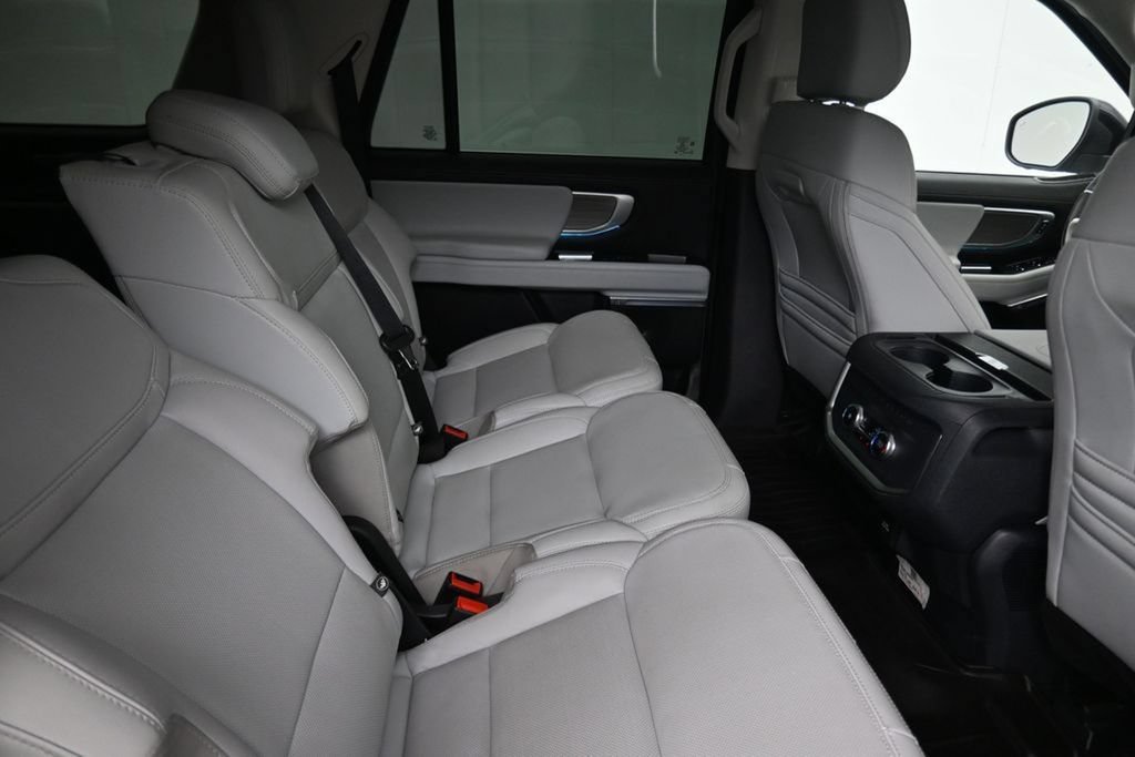 Used 2025 Ford Expedition Max Platinum AWD/4WD image 13