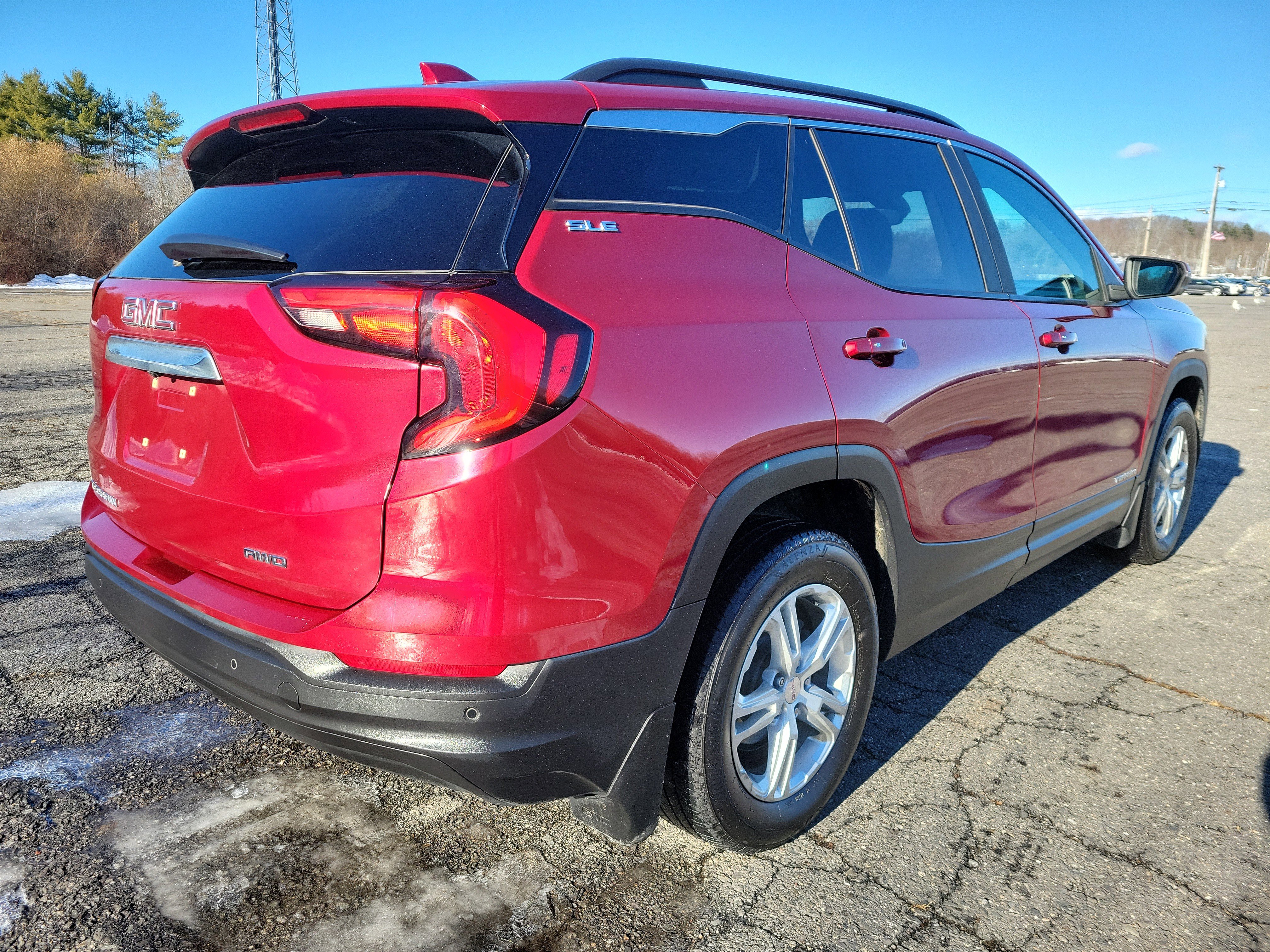 Used 2021 GMC Terrain SLE w/ Driver Convenience Package image 5