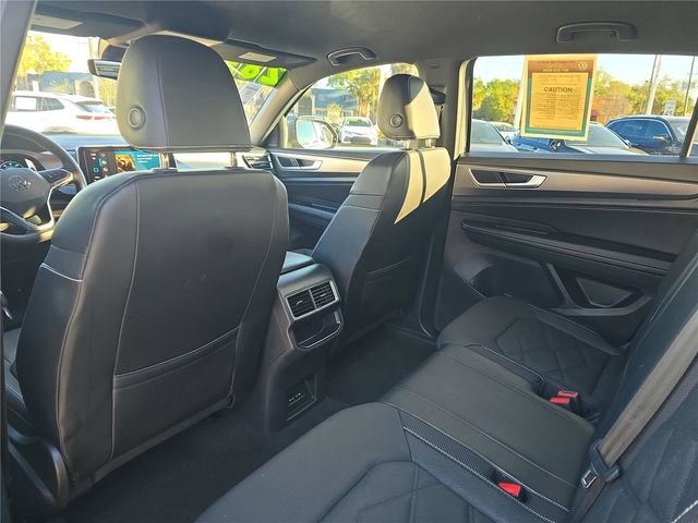 Used 2024 Volkswagen Atlas Cross Sport SE image 8
