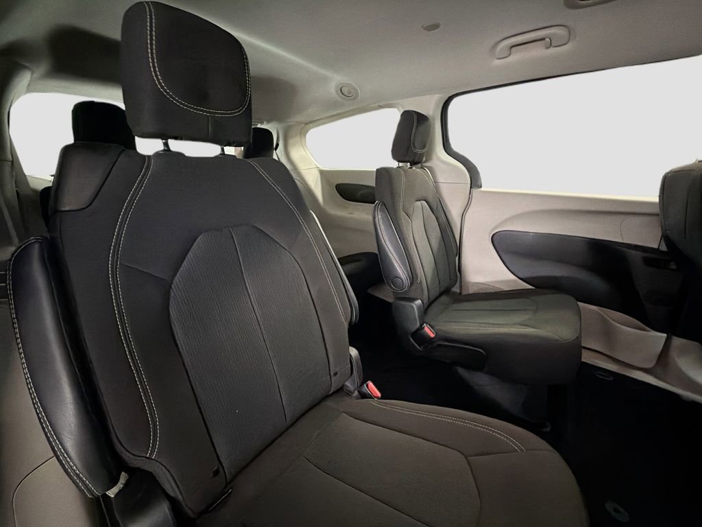 Used 2023 Chrysler Voyager LX FWD image 29