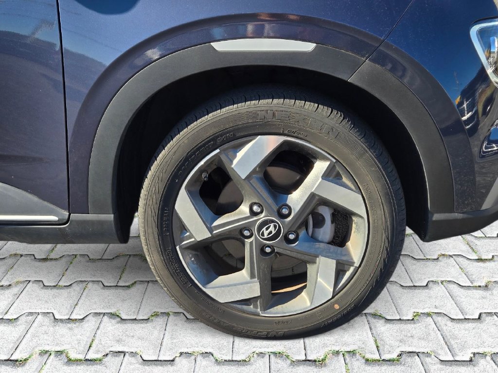 Certified 2024 Hyundai Venue Limited FWD image 3