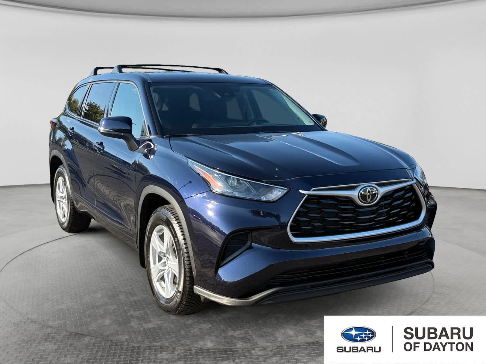 Used 2022 Toyota Highlander L FWD image 3