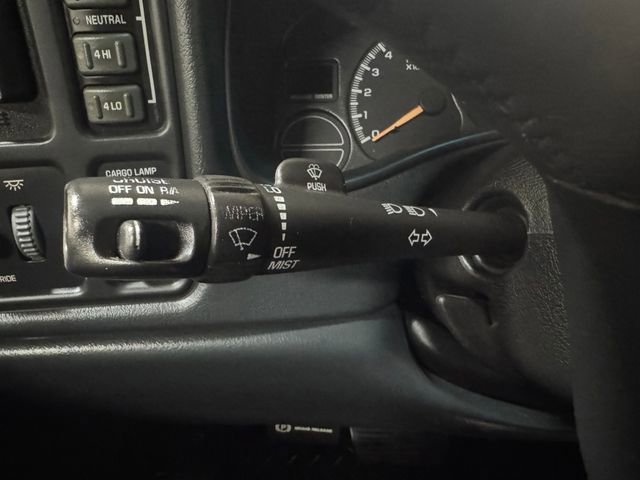 Used 2002 Chevrolet Avalanche 4x4 w/ Off-Road Suspension Pkg image 22