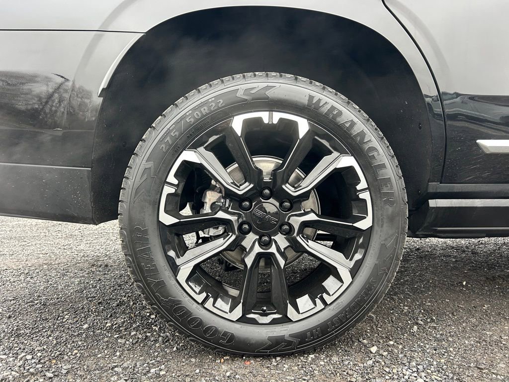 Used 2025 GMC Yukon Denali w/ Sun & Power Step Package image 22