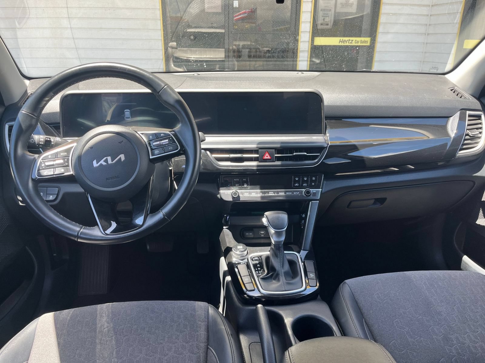 Used 2025 Kia Seltos S FWD image 33