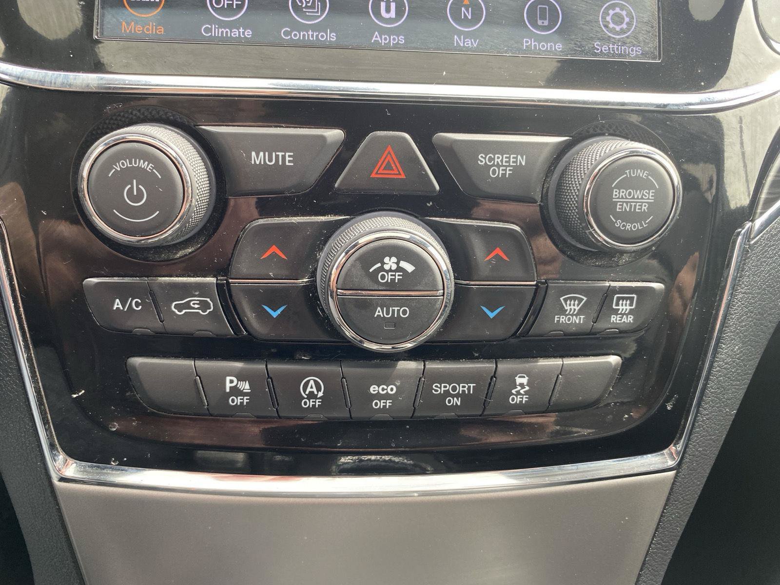 Used 2020 Jeep Grand Cherokee Limited AWD/4WD image 24