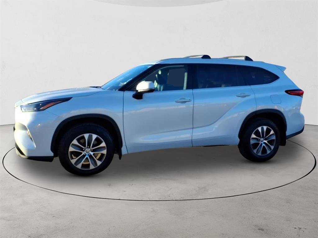 Used 2022 Toyota Highlander XLE image 9