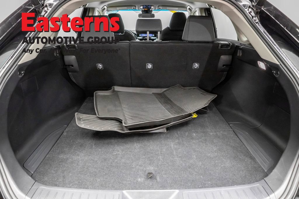 Used 2022 Toyota Venza LE image 9