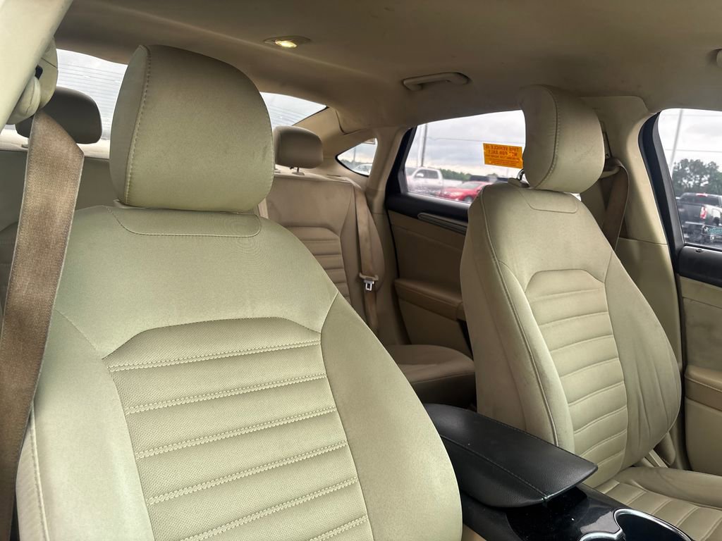 Used 2015 Ford Fusion SE FWD image 24