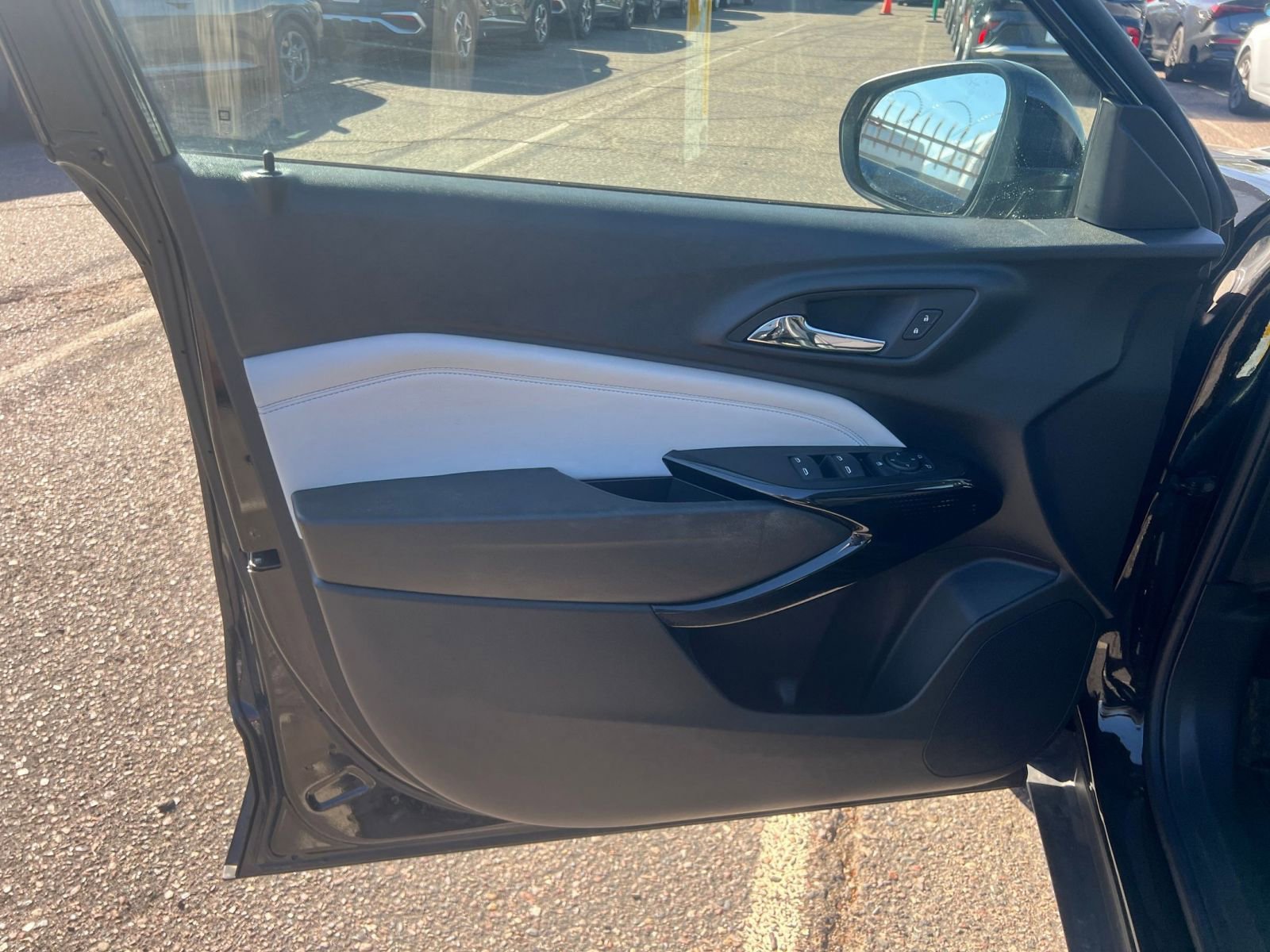 Used 2025 Chevrolet Trax LT FWD image 18