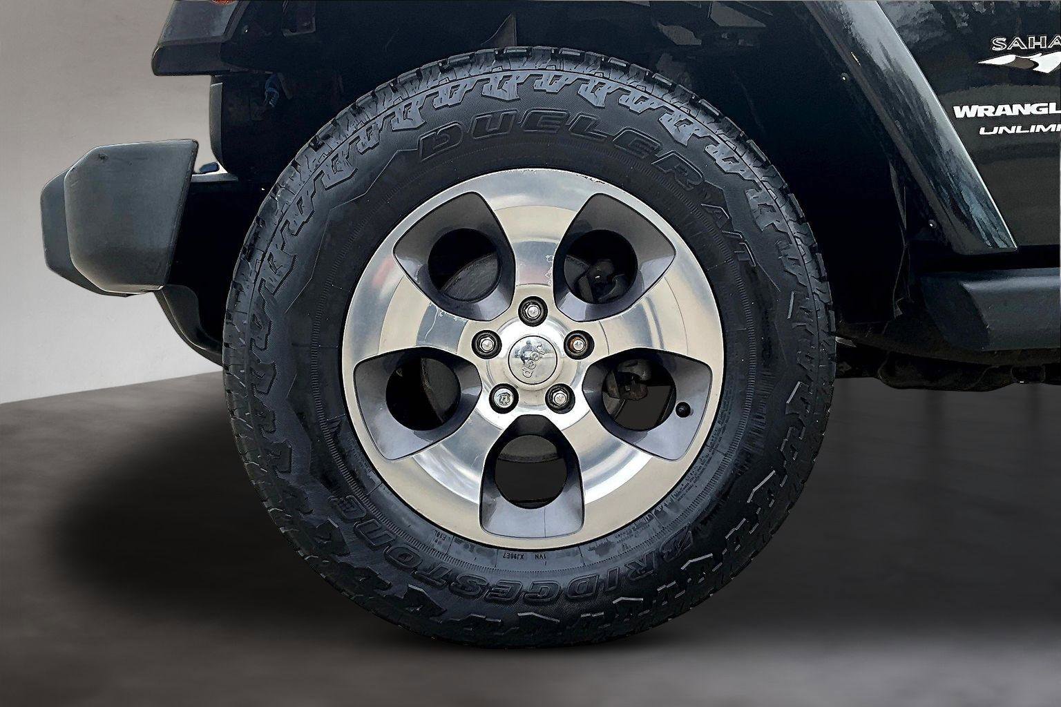 Used 2018 Jeep Wrangler Unlimited Sahara image 9