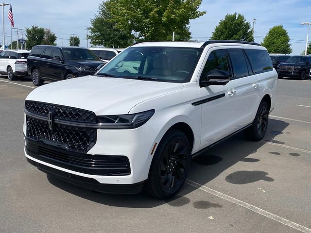 New 2026 Lincoln Navigator L Reserve w/ Jet Appearance Package AWD/4WD image 3