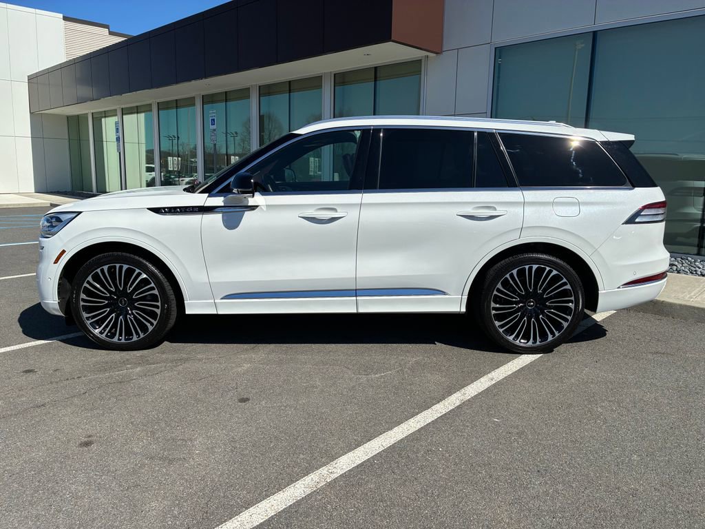 Used 2023 Lincoln Aviator Black Label w/ Dynamic Handling Package image 2