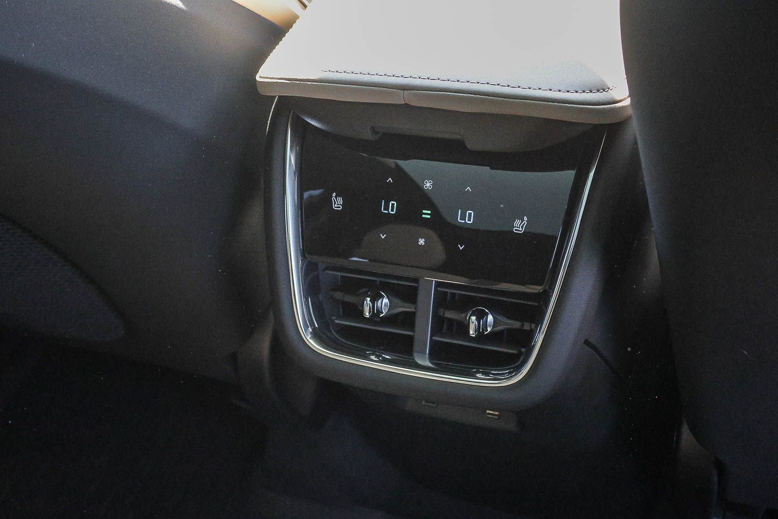 New 2026 Volvo EX90 Plus RWD image 22
