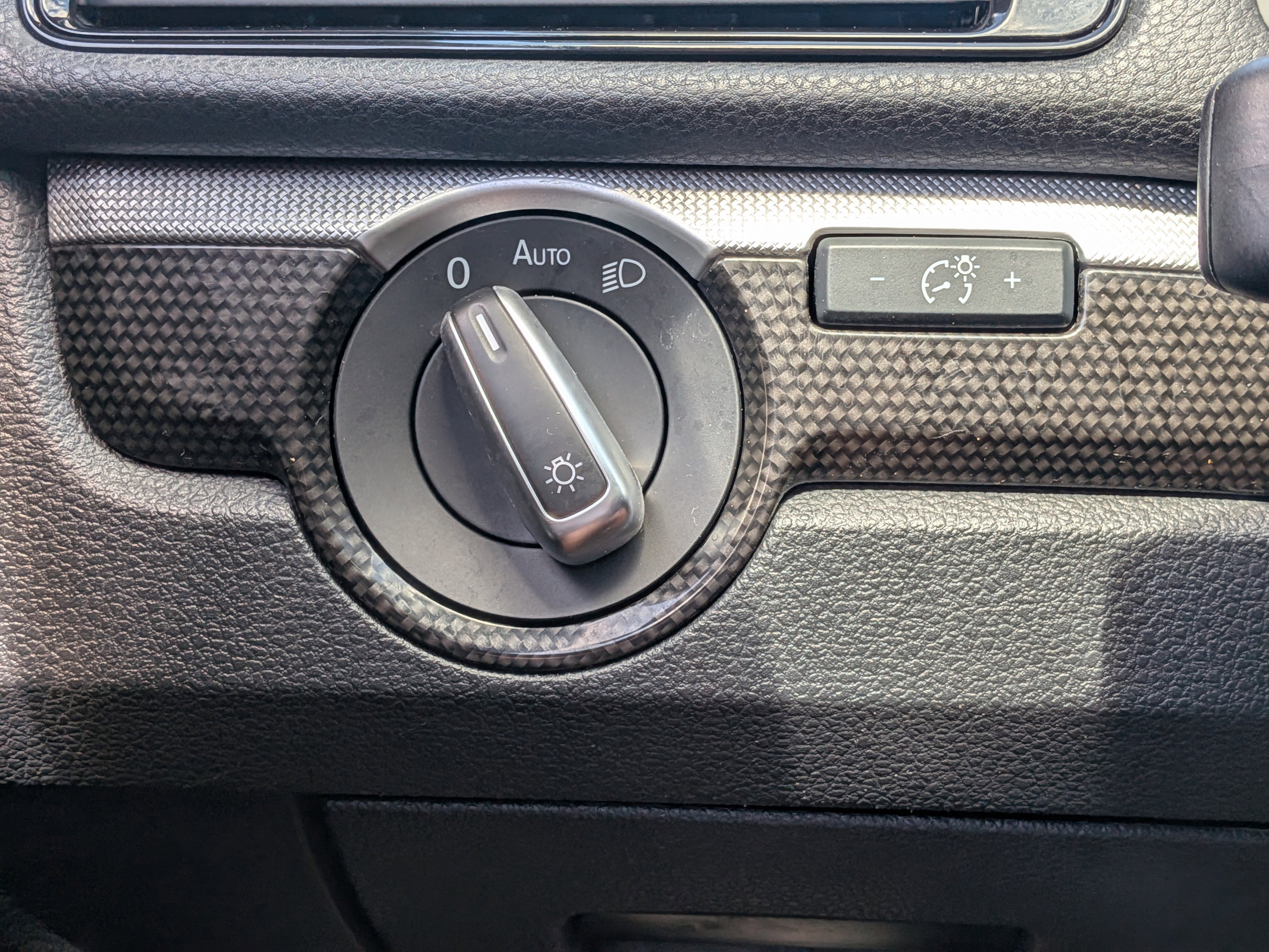 Used 2018 Volkswagen Passat 3.6 image 24