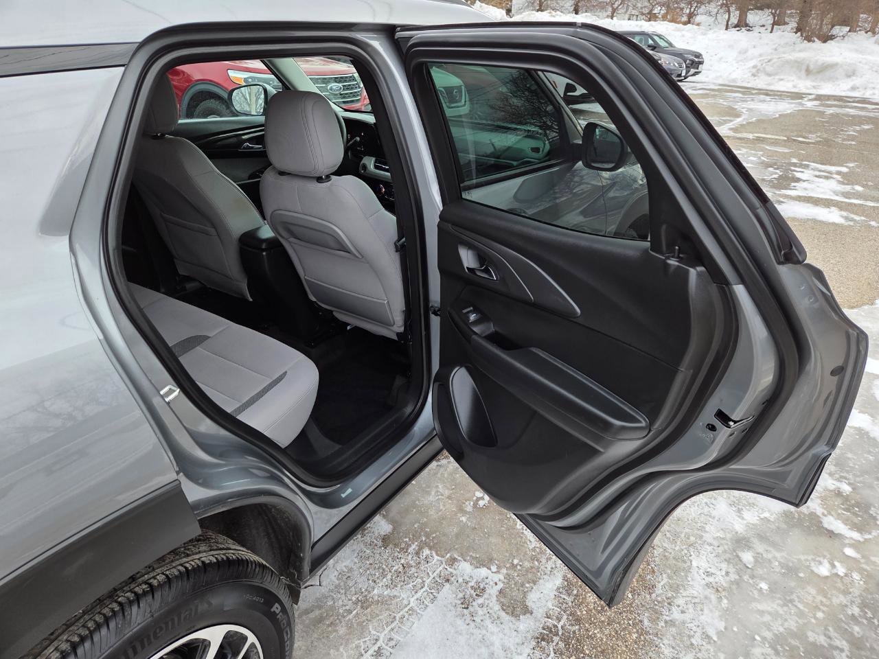 Used 2025 Chevrolet TrailBlazer LT w/ LT Cold Weather Package FWD image 17