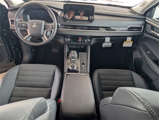 New 2025 Mitsubishi Outlander SE image 28