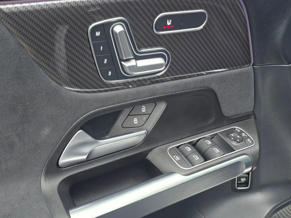 Used 2022 Mercedes-Benz GLB 35 AMG 4MATIC image 39