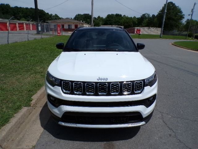 Used 2026 Jeep Compass Limited AWD/4WD image 11