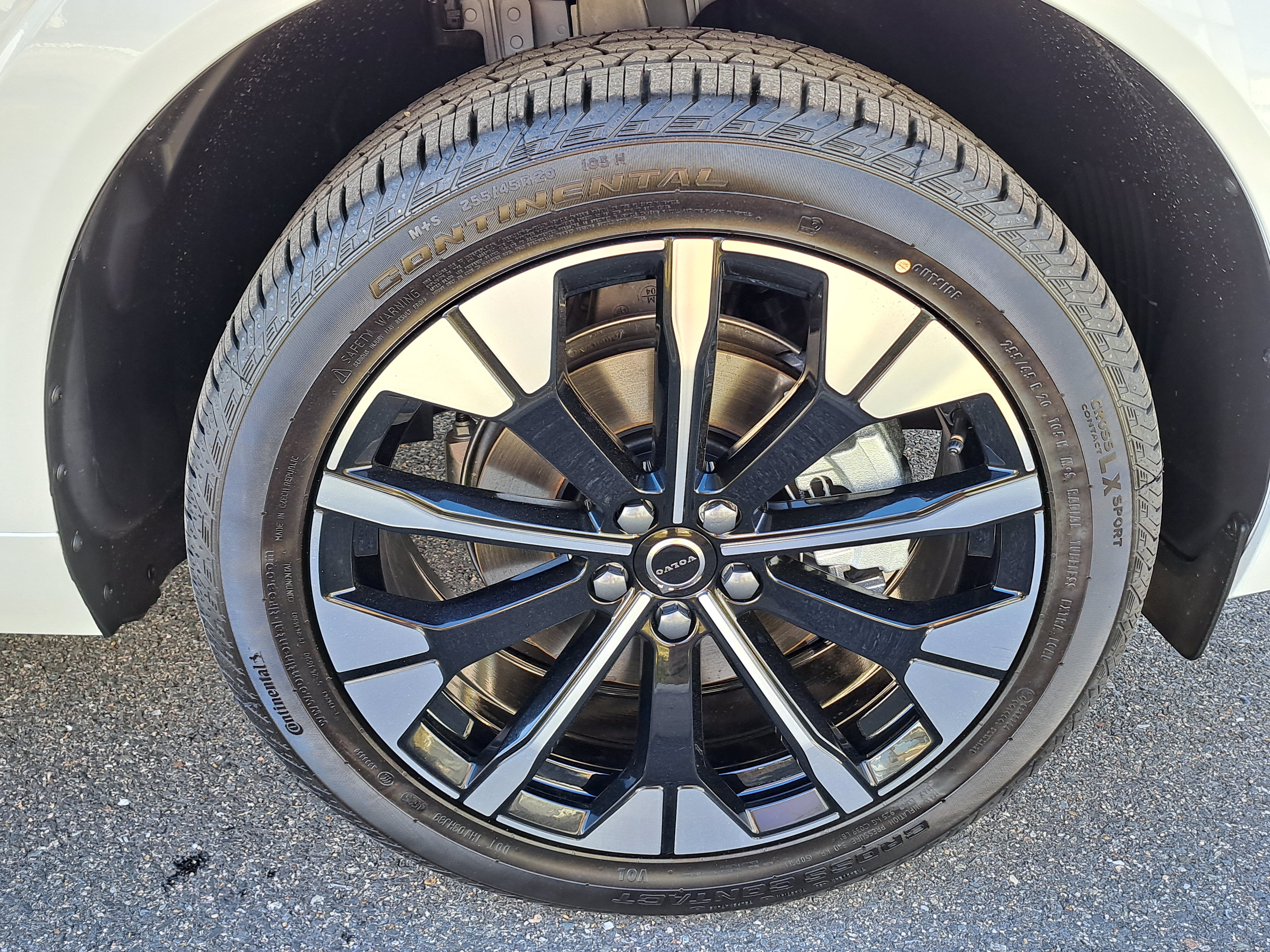 New 2026 Volvo XC60 B5 Plus w/ Protection Package Premier AWD/4WD image 10