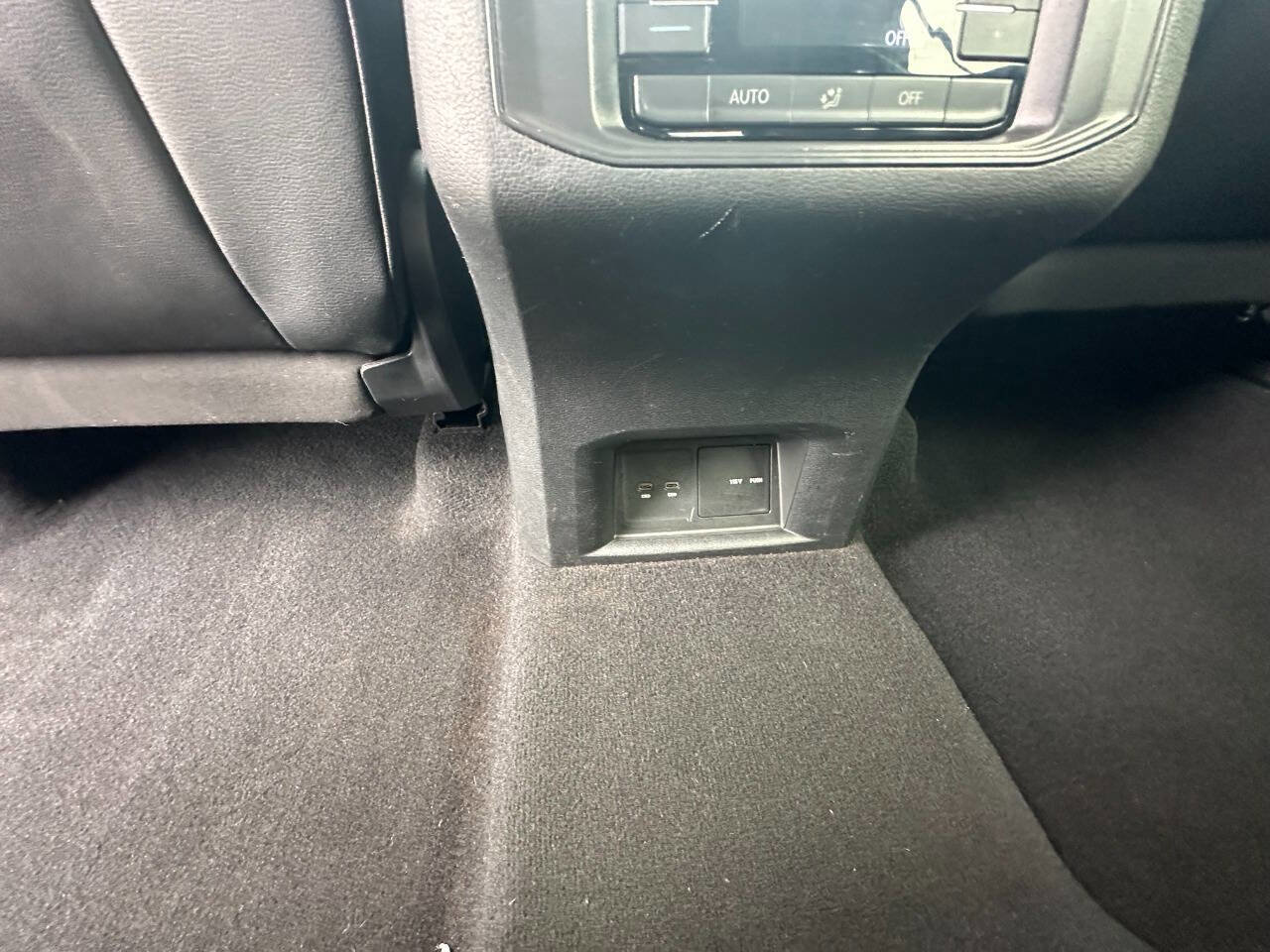 Used 2021 Volkswagen Atlas SE image 31