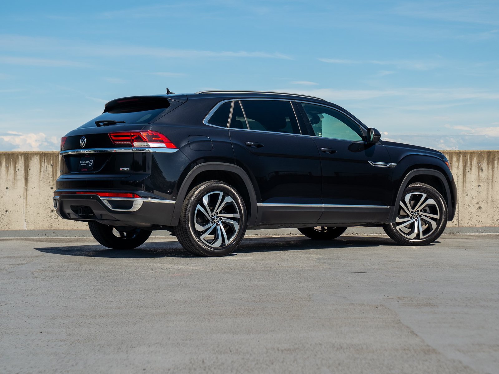 Used 2020 Volkswagen Atlas Cross Sport SEL Premium AWD/4WD image 4