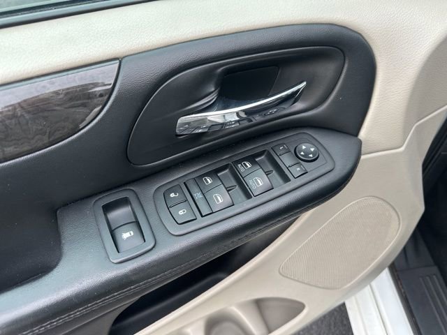 Used 2018 Dodge Grand Caravan SE w/ UConnect Hands-Free Group FWD image 9