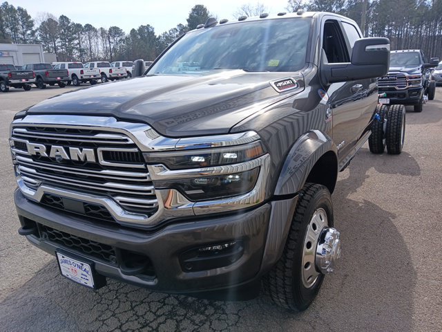 New 2026 RAM 4500 4x4 Crew Cab DRW w/ Laramie Trim Package image 9