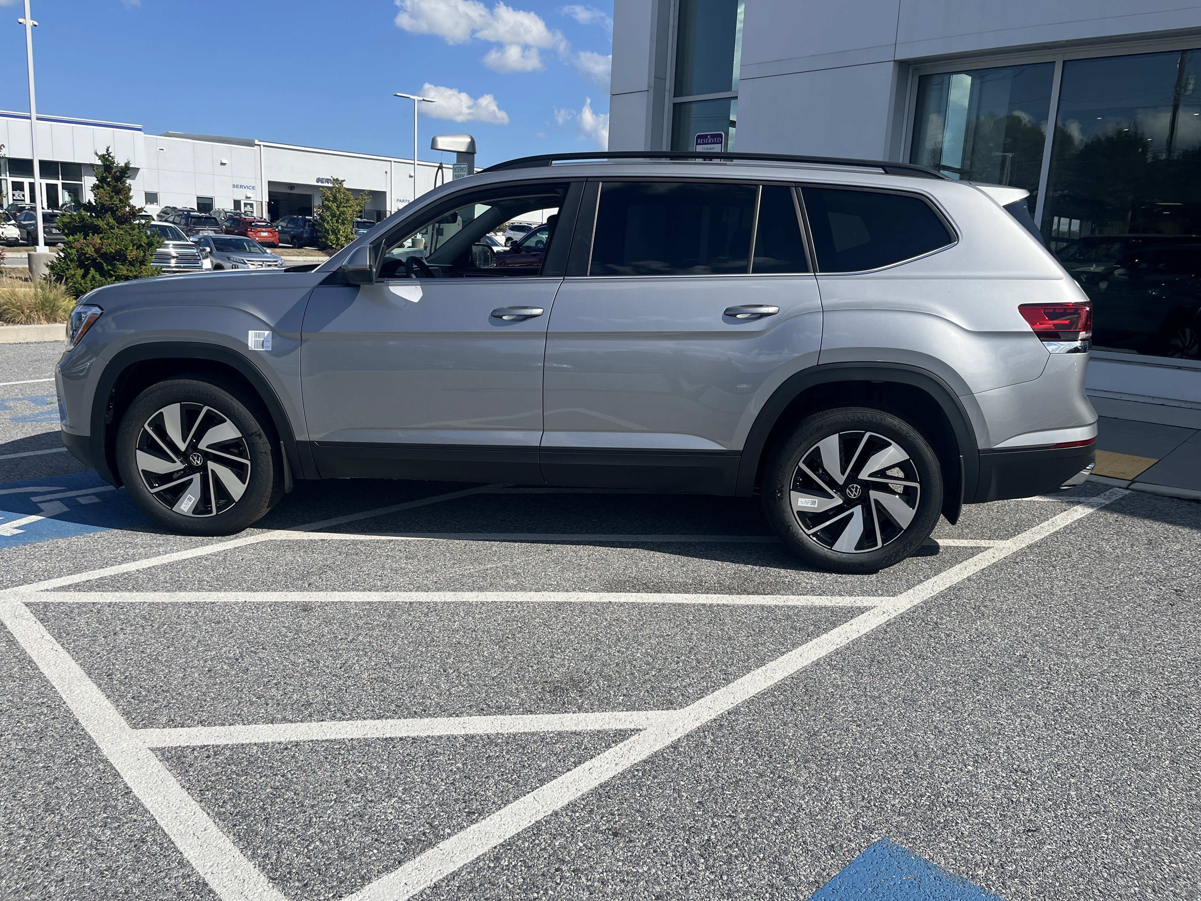 New 2026 Volkswagen Atlas SE image 8